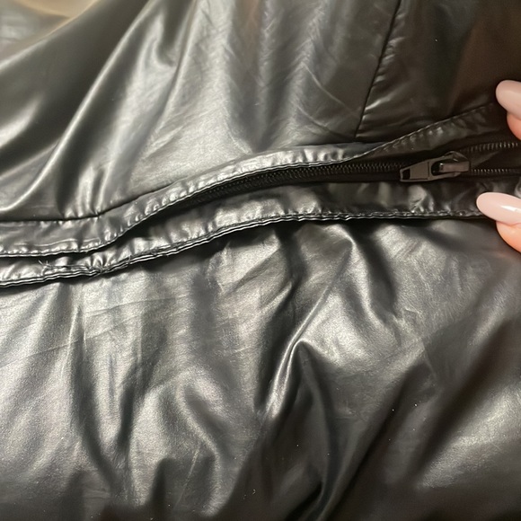 FASHIONNOVA - Black Puffer - Picture 7 of 8